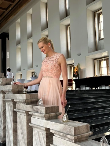 Příprava květin ve Španělském sále Pražského hradu