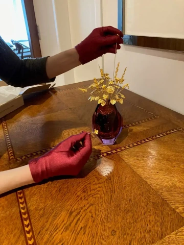 GIYOU arranges bouquet of 24K gold in interior