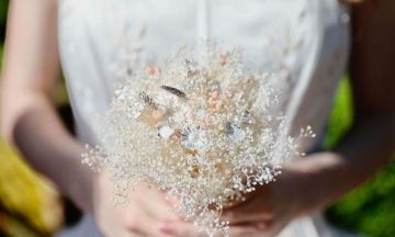 GIYOU in hands of the Shenandoah Apple Blossom Festival Queen
