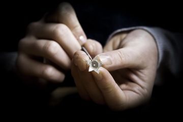 Hands grinding a GIYOU silver bellflower