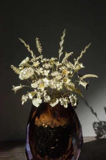 Large bouquet of golden flowers as an anniversary gift