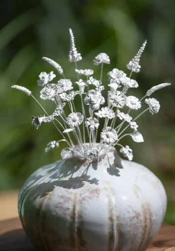 Kytice 40 stříbrných květin ve váze, dárek pro ženu k 40 narozeninám