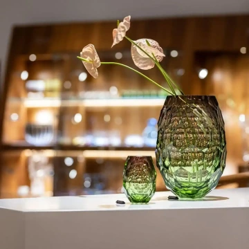 Skleněná broušená váza Moser