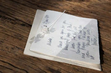 Květiny ze stříbra na dopisu pro mámu, originální dárek pro maminku k narozeninám