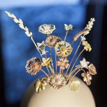 GIYOU wedding flowers of white, pink, and yellow gold in a vase