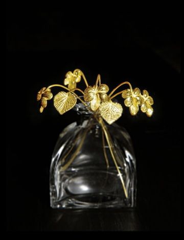 A bouquet of golden violets in a glass vase from GIYOU GARDEN in Prague