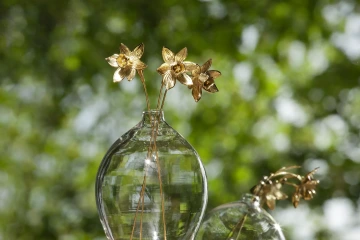 A bouquet of golden daffodils in jewellery store GIYOU GARDEN in Prauge, a gift from Prague