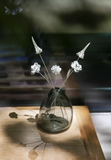 Bouquet Hope, five various flowers in silver