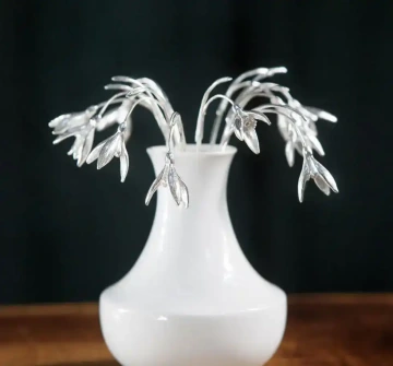 Luxusní kytice sněženek ze stříbra ve váze