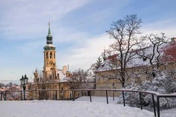 Věž Lorety v Praze v zimě