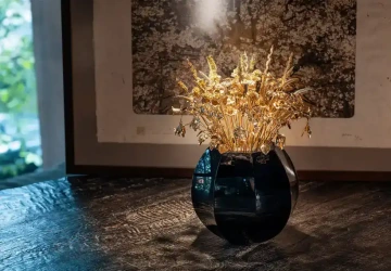 A bouquet of golden flowers in a home vase, luxury home decoration