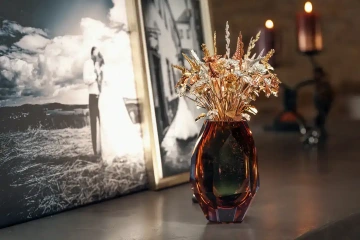 Bouquet of 50 golden flowers with a wedding photo, a gift for a golden wedding anniversary