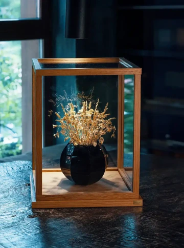 GIYOU golden flowers in a display case for a corporate anniversary gift