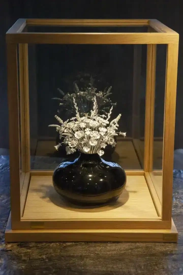 A luxury gift of a Prague bouquet with 80 silver flowers