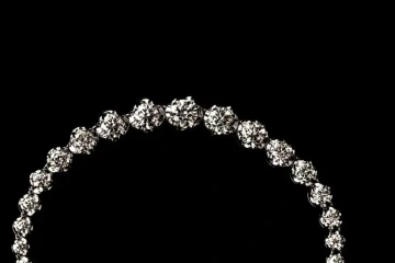 Tenisový náramek s diamanty pro ženu k 50. narozeninám