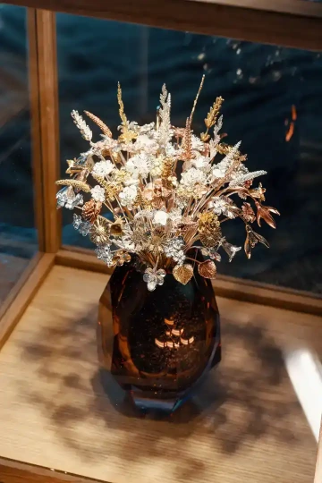 Kytice zlatých květin GIYOU ve skleněné váze luxusní svatby