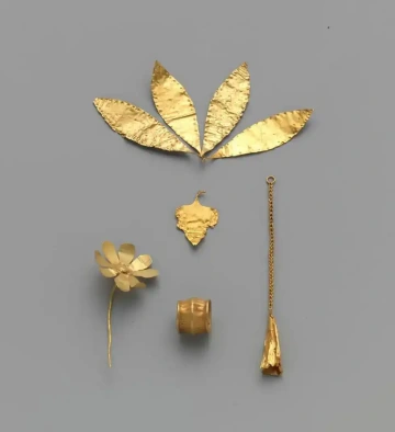 Minoan golden flowers (2300–2100 BCE)