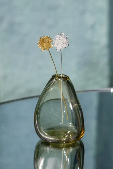 Snubní kytice plevuněk ze zlata pro svatební obřad