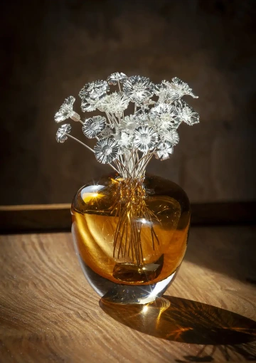 Kytice 30 květin ze stříbra ve váze