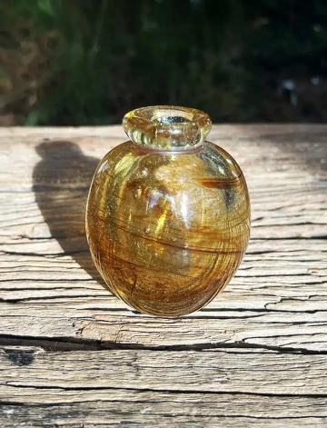 Stará skleněná jantarová váza