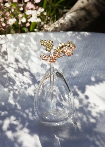 Zlaté pomněnky jako netradiční snubní prsteny