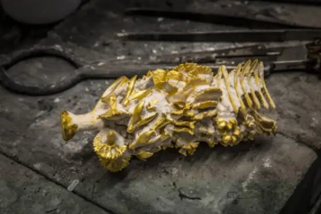 Odlitek zlata z výroby zlatých květin GIYOU