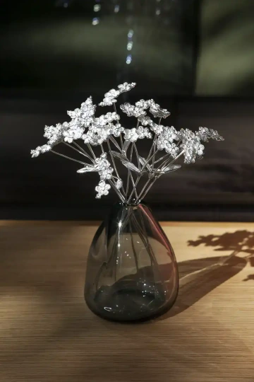 Kytice pomněnek ze stříbra, dárek k 70. narozeninám pro ženu