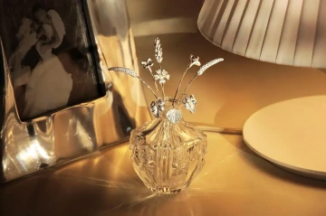 Gifted silver flowers to newlyweds in a vase after wedding